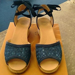 UGG Delmar woven denim size 10